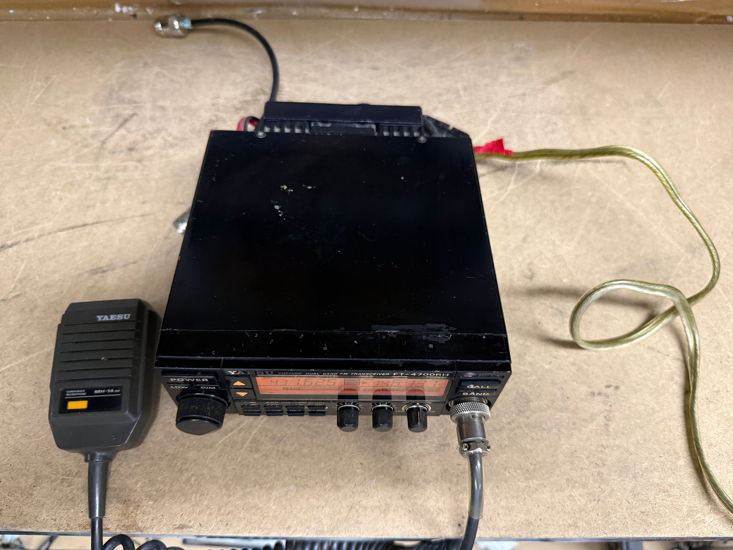 Yaesu FT-4700 RH + toni squelch Garanzia 6 Mesi