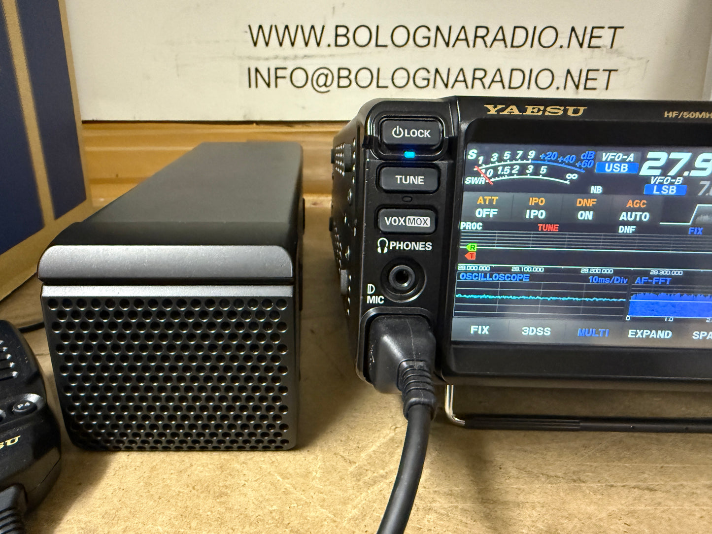 Yaesu FT-710 Aess pari al nuovo + sp40 Garanzia Ufficiale