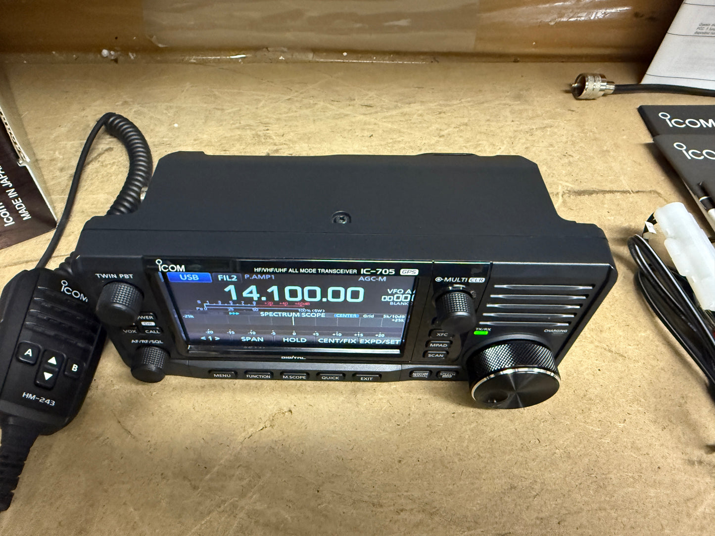 A-1 Icom ic 705 pari al nuovo garanzia ufficiale fino al 08/2029