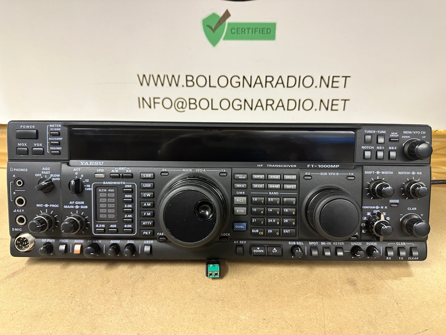 Yaesu FT 1000 frontale completo