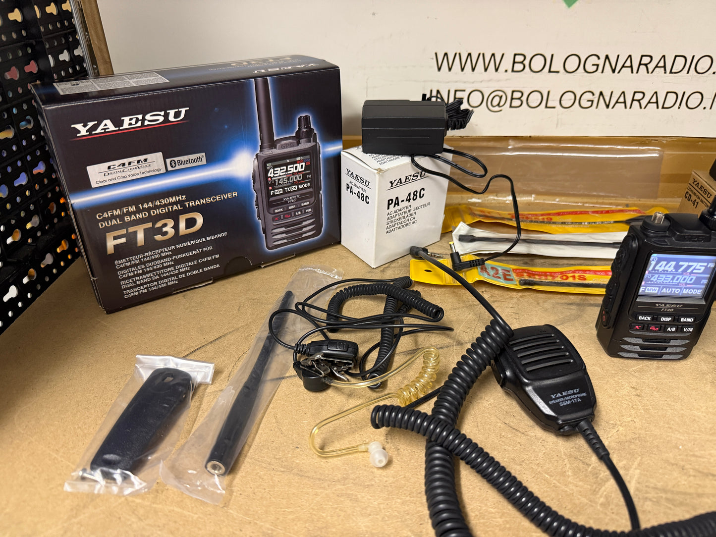 A1 Yaesu FT 3 D pari al nuovo + Accessori