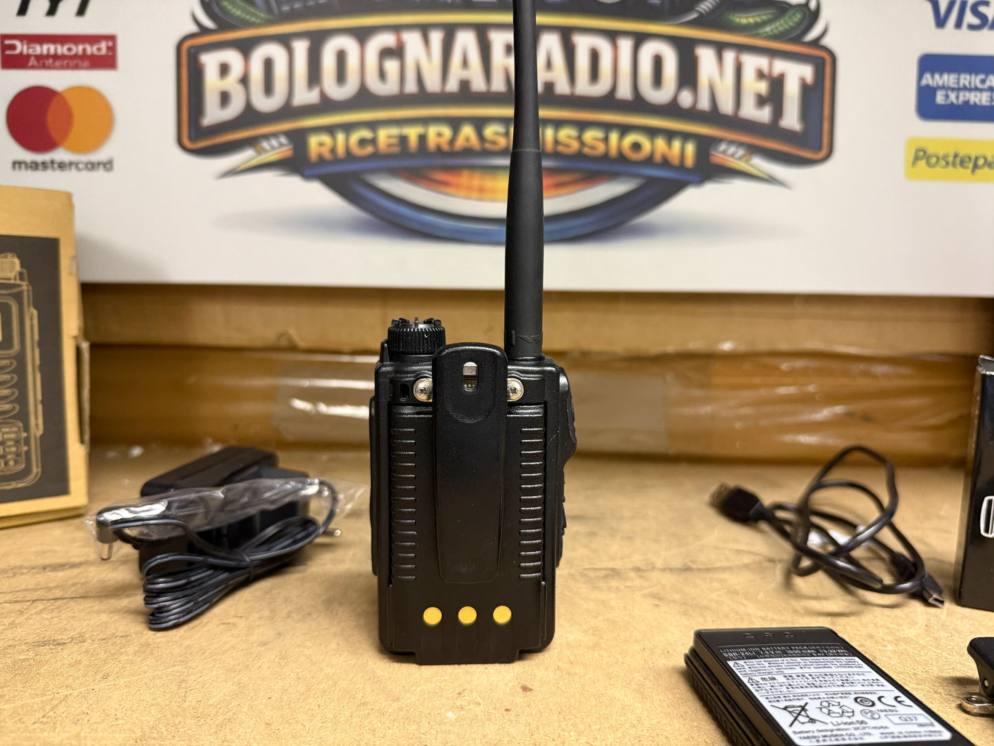 YAESU FT-70DE + 2 batterie + mike SSM 57A