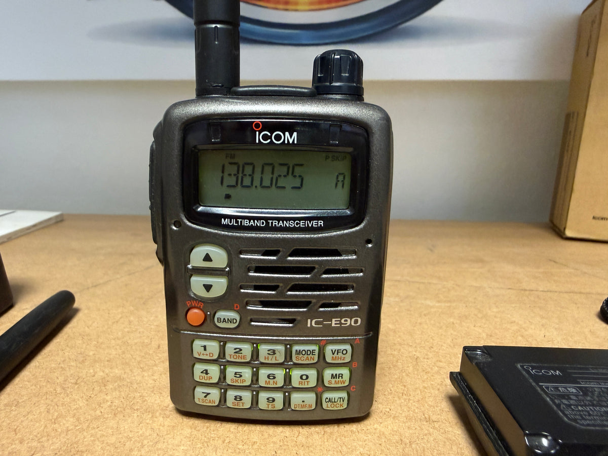 Icom ic E90 + BC139 + 2 batterie Full Set Garanzia 12 Mesi