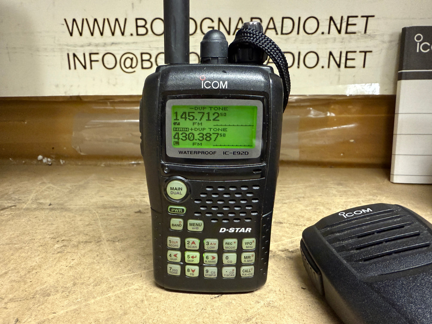 Icom IC-E92D + mike HM-174 perfetto garanzia 12 Mesi