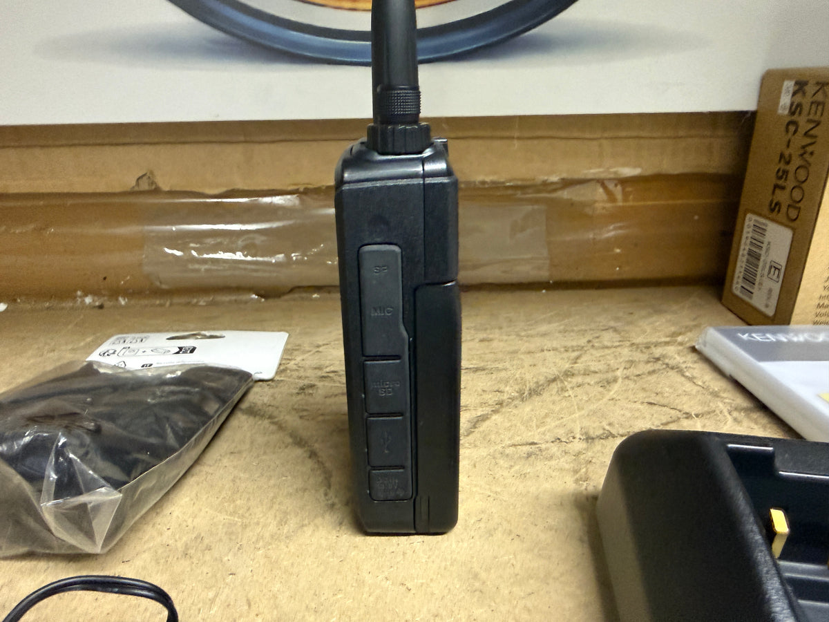 A-1 Kenwood TH-D 75 pari al nuovo + accessori garanzia ufficiale fino al 02/2028