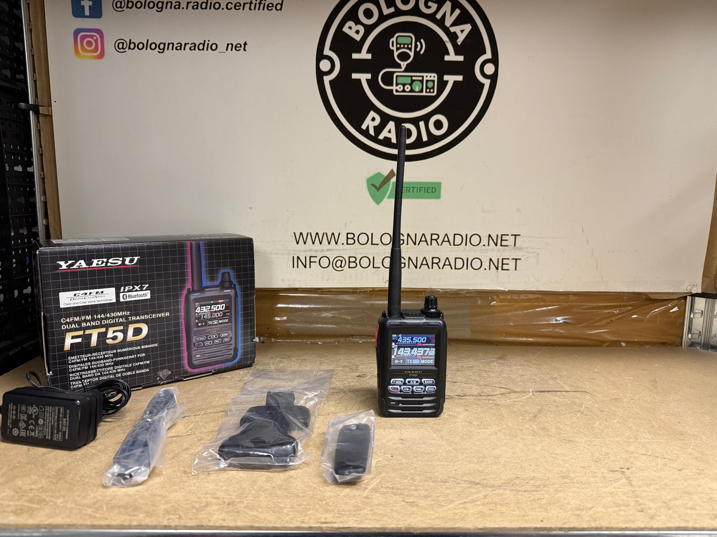 A1-Yaesu FT5D  pari al nuovo Garanzia 12 Mesi