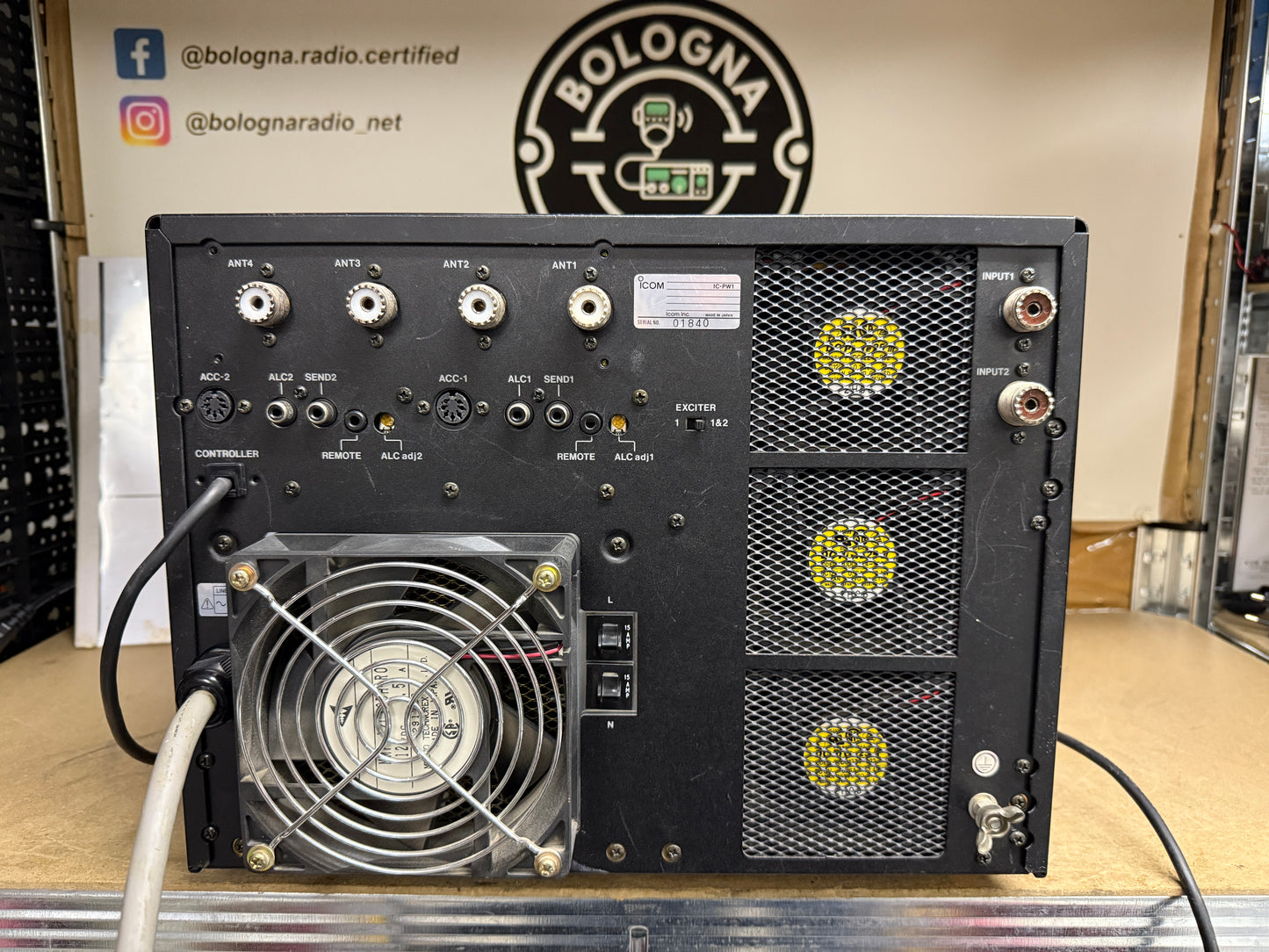 A-1 Icom IC-PW1 1 kW
Accordatore automatico d'antenna