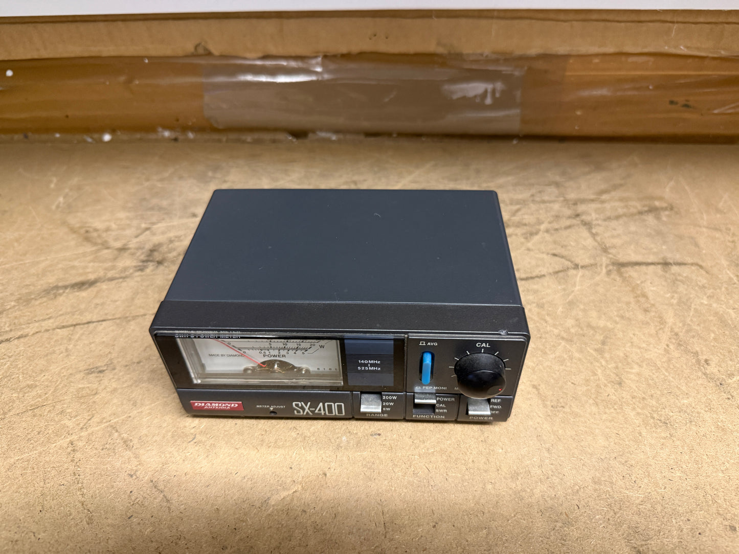 DIAMOND SX-400 Rosmetro Watmetro 140-525 MHz – 200W