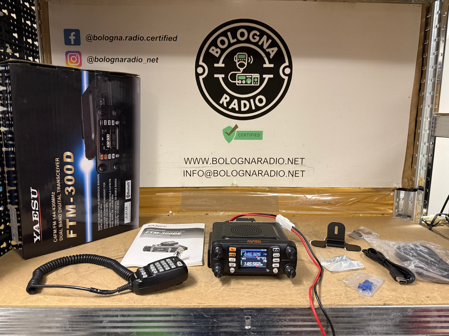 A1 Yaesu ftm 300 DE pari al nuovo Garanzia 12 Mesi