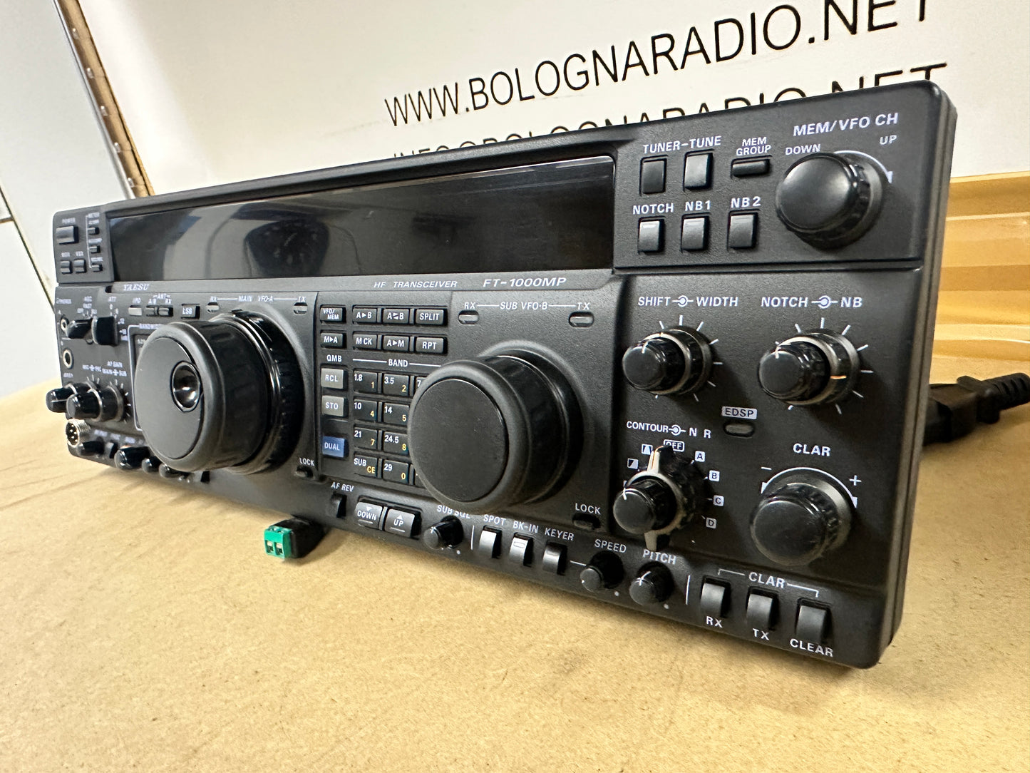 Yaesu FT 1000 frontale completo