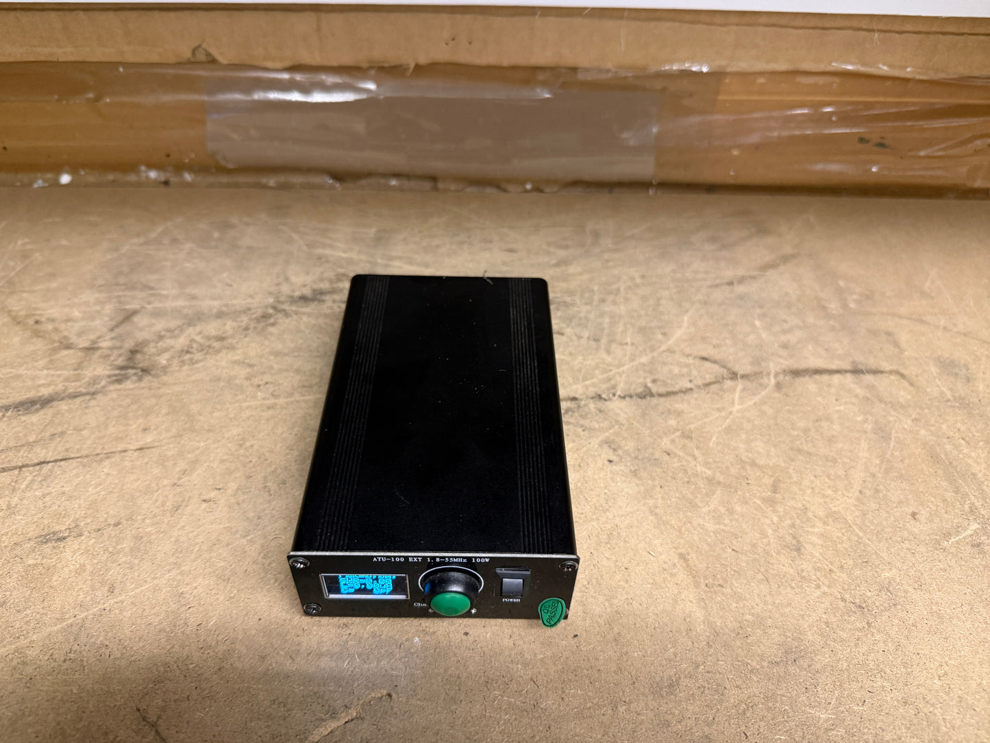 Accordatore automatico d'antenna ATU-100 con display OLED