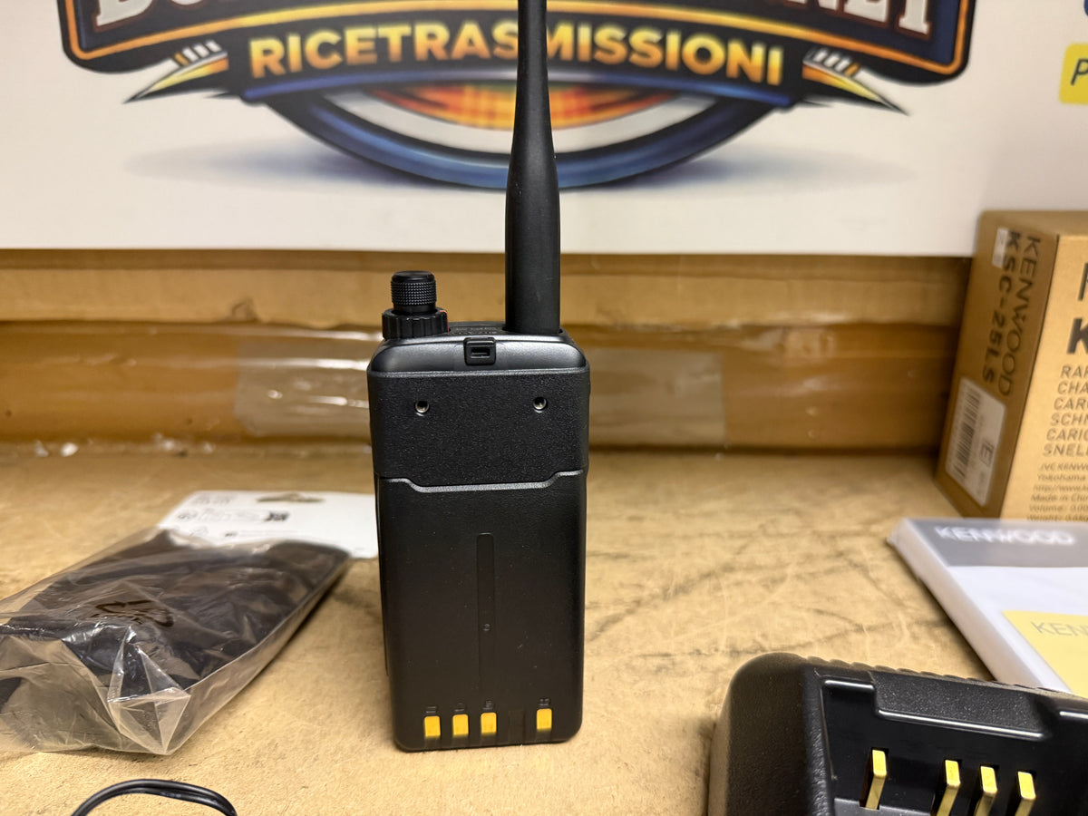A-1 Kenwood TH-D 75 pari al nuovo + accessori garanzia ufficiale fino al 02/2028
