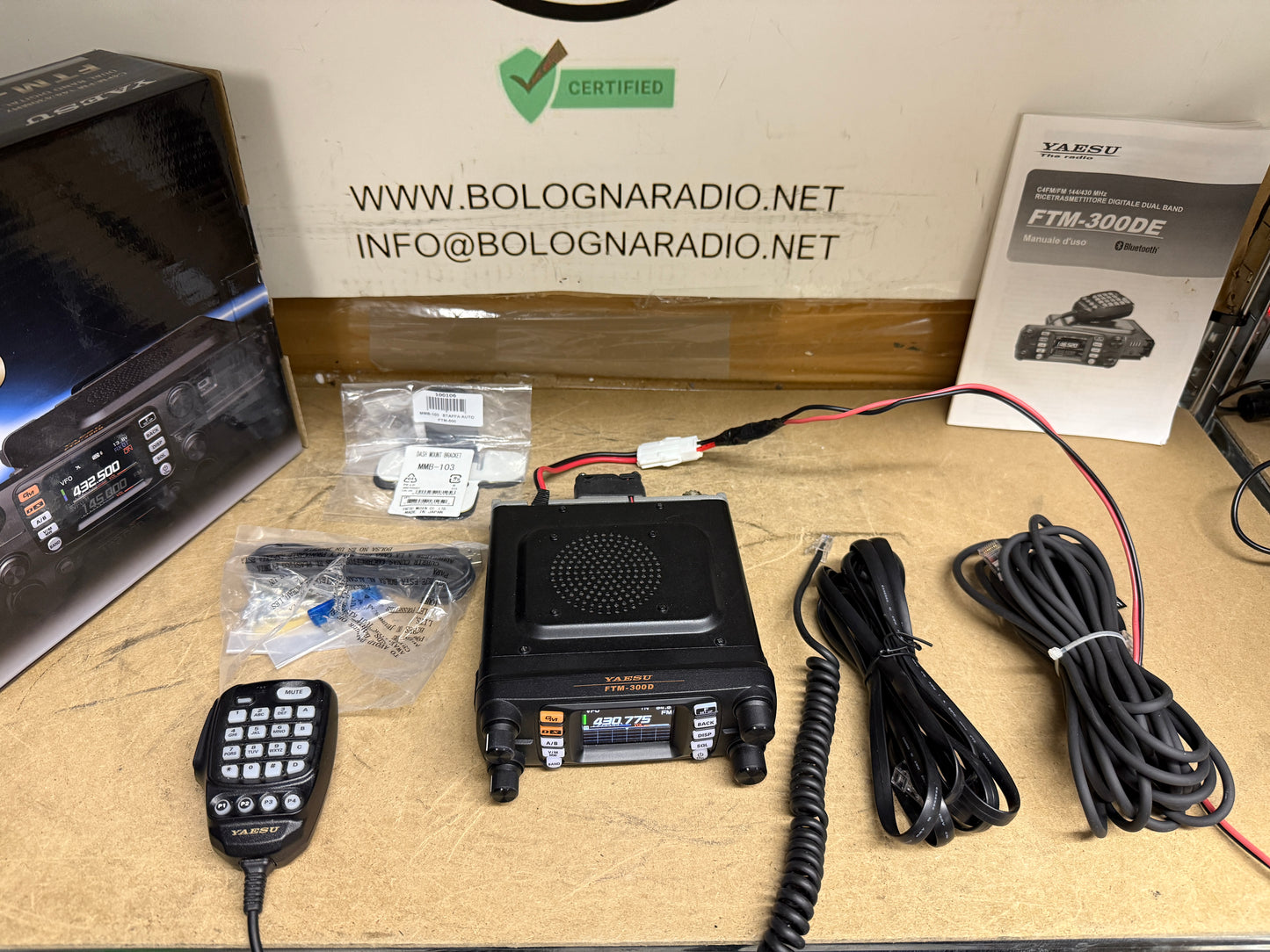 Yaesu ftm 300 D pari al nuovo garanzia 12 Mesi