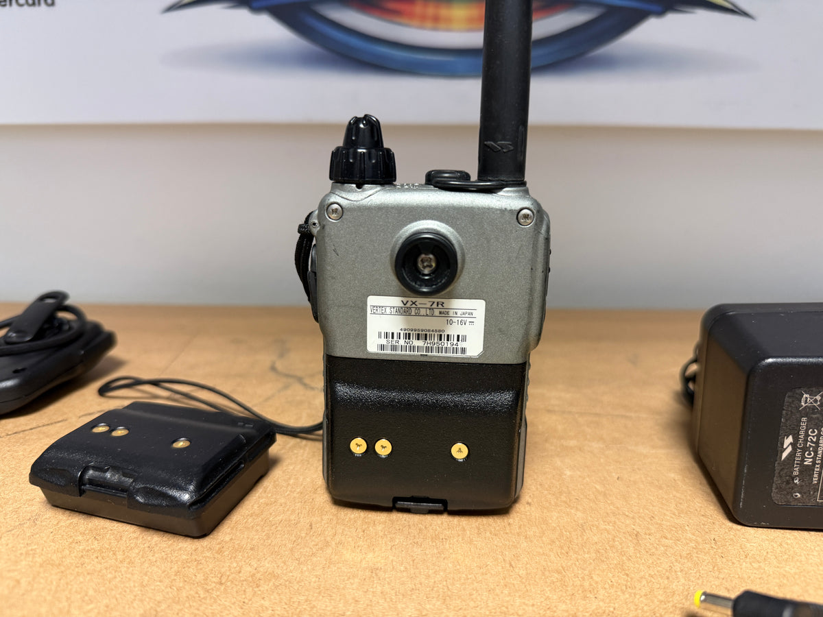 Yaesu VX7r + 2 batterie + mike + 12 volt