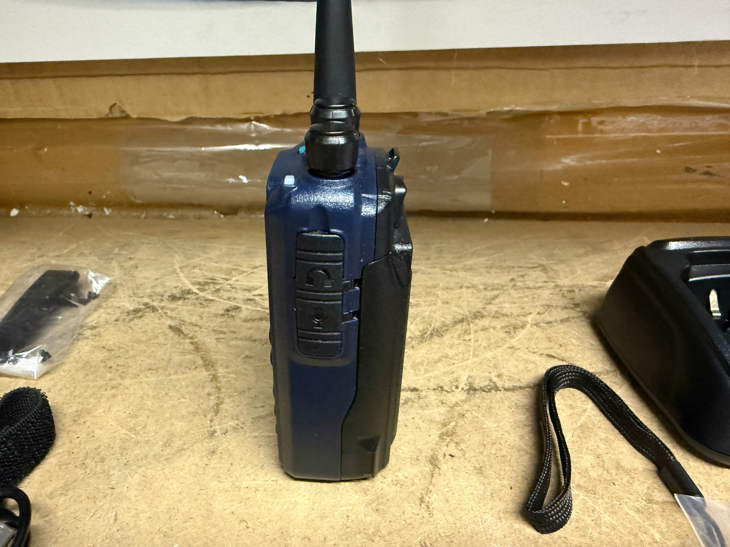ANYTONE AT-D-890-UV Ricetrasmettitore Portatile DMR pari al nuovo