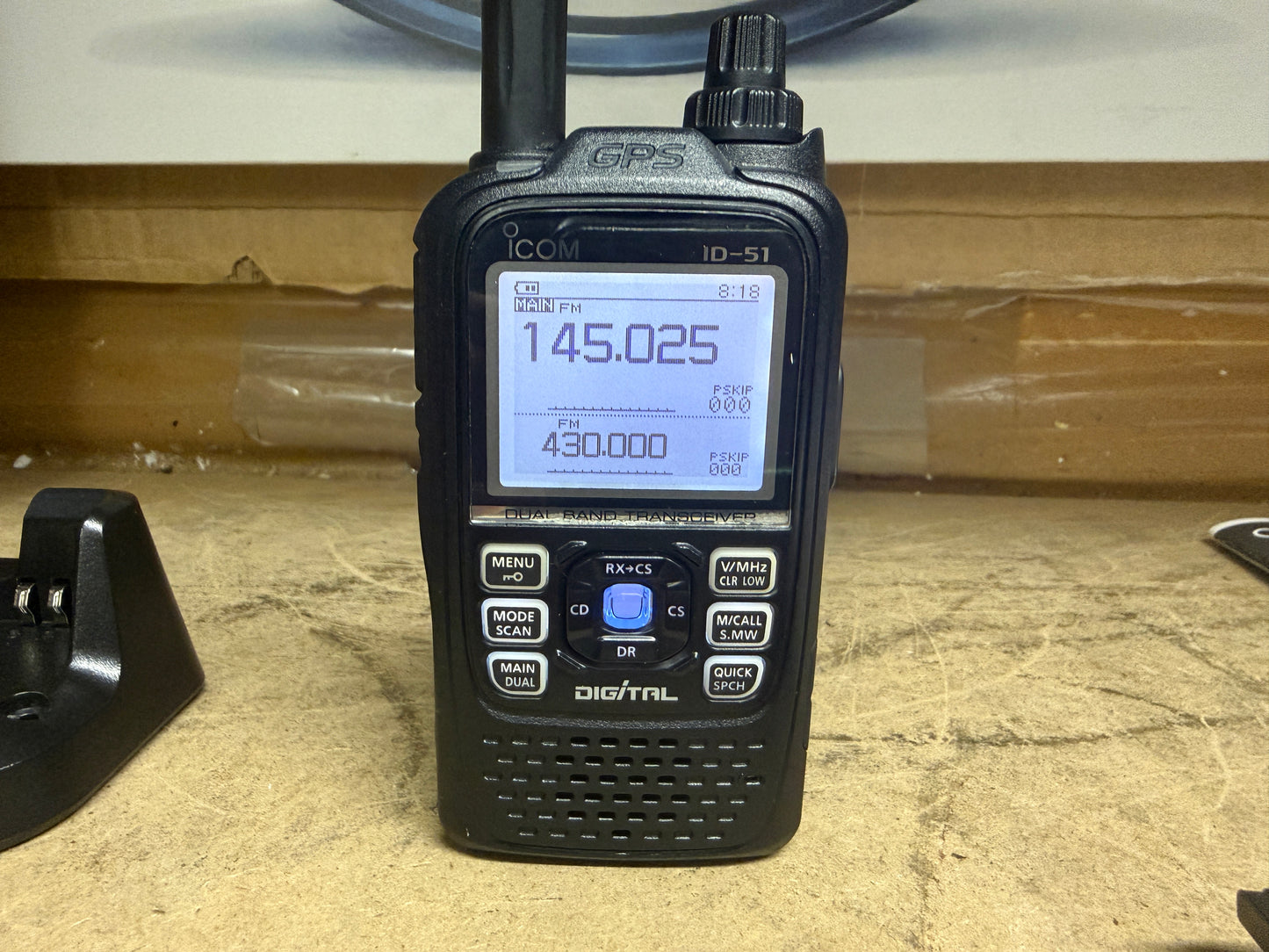 Icom ID 51 E + 2 Batterie + BC202 full set pari al nuovo Garanzia 12 Mesi