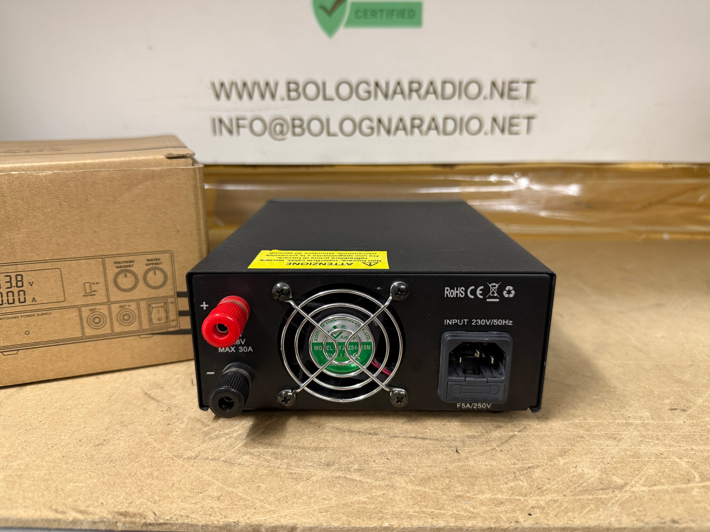 PROXEL 832NFAR ALIMENTATORE SWITCHING DIGITALE 32Amp.