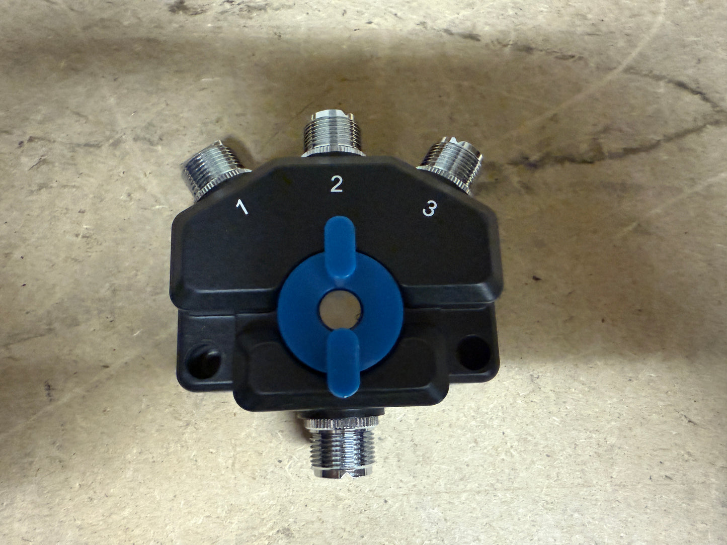 COMMUTATORE ANTENNA A 3 VIE CO-3M