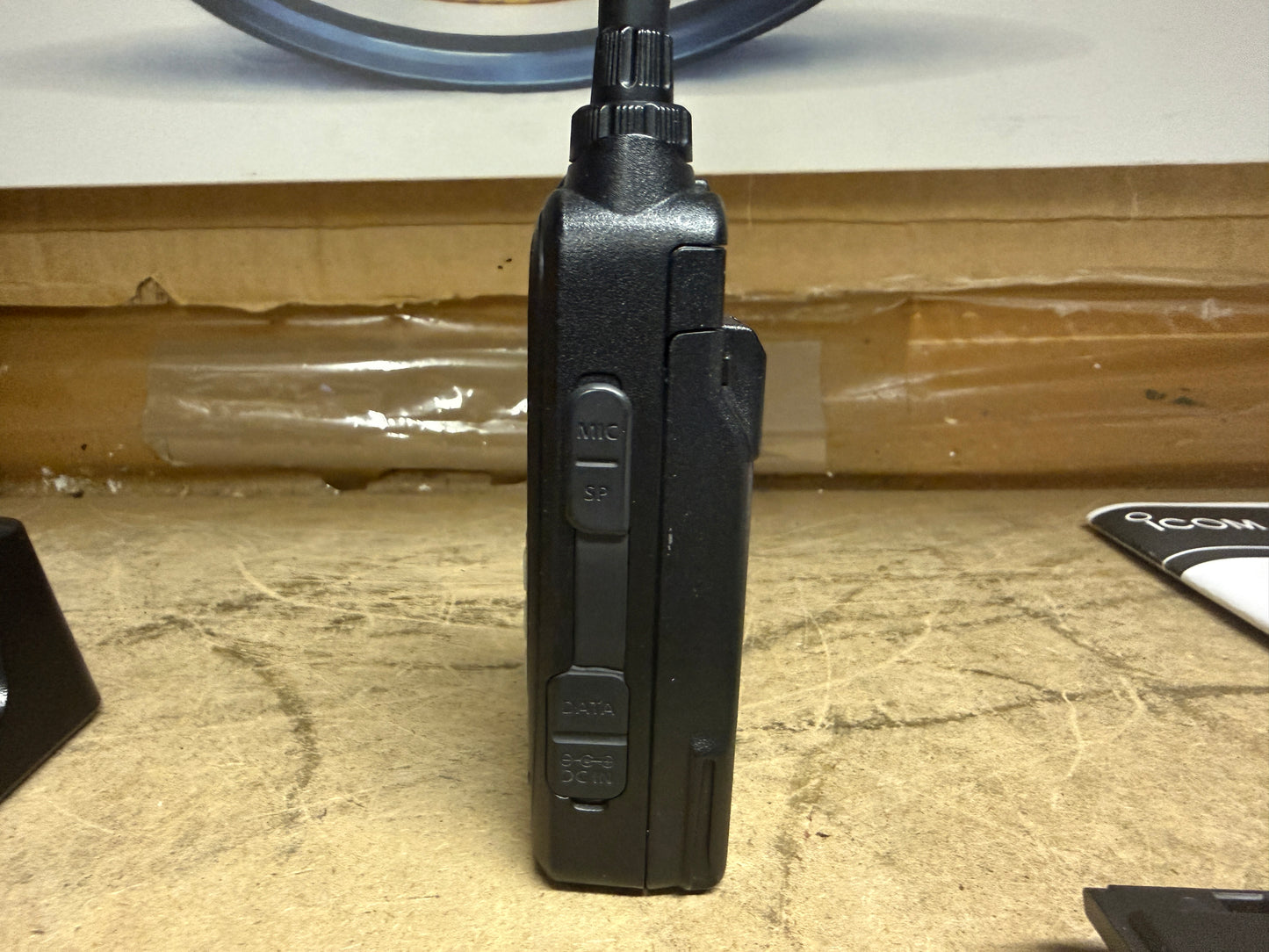 Icom ID 51 E + 2 Batterie + BC202 full set pari al nuovo Garanzia 12 Mesi