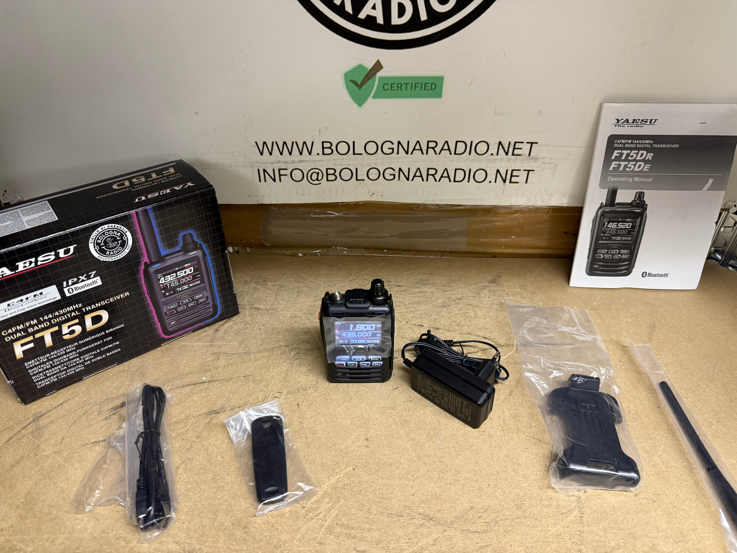 A-1 Yaesu FT5D 04/2025 pari al nuovo Garanzia Ufficiale espanso