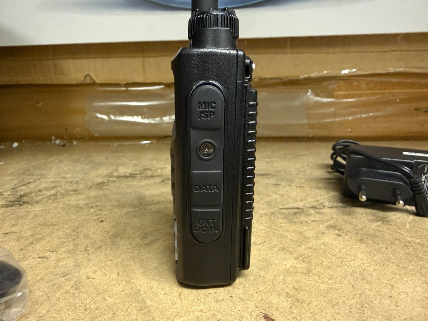 YAESU FT-70DE + mike SSM 17A pari al nuovo Garanzia Ufficiale