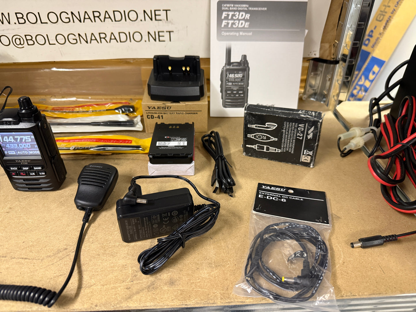 A1 Yaesu FT 3 D pari al nuovo + Accessori