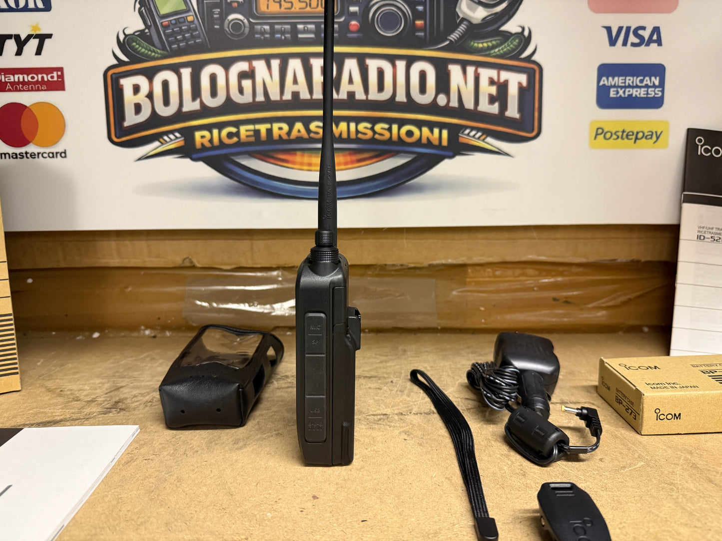 ICOM ID-52 Plus  Garanzia ufficiale fino al 02/2028 + accessori