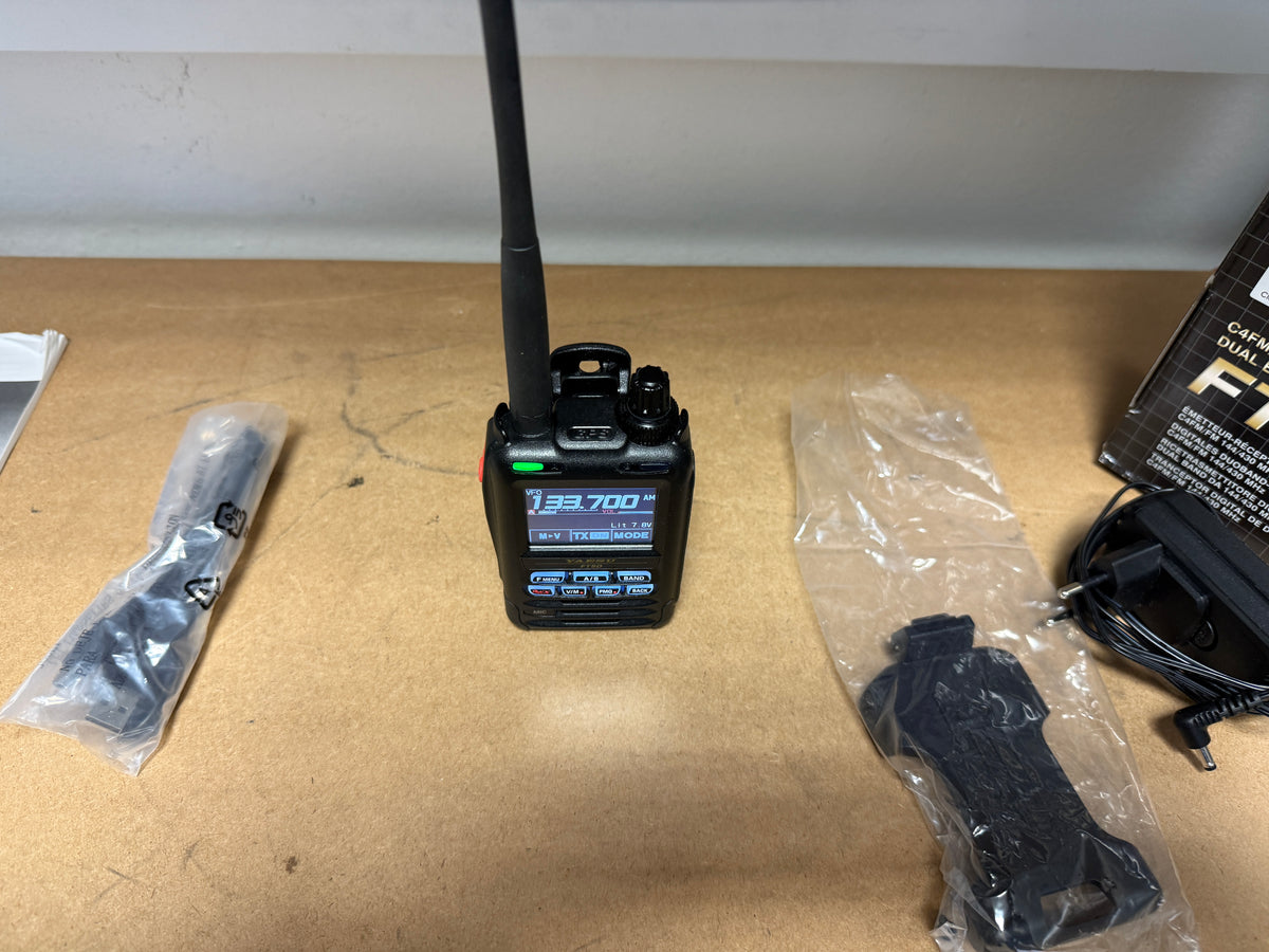 Yaesu FT 5 d pari al nuovo 09/2026 full set Garanzia Ufficiale