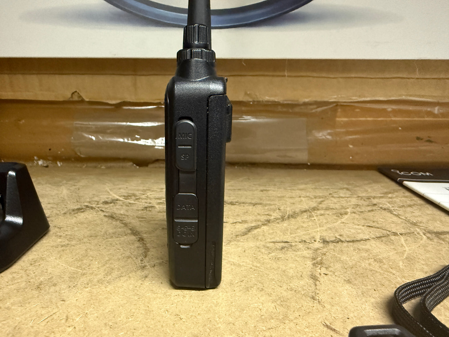 Icom ID 31 E plus + BC202 full set pari al nuovo Garanzia 12 Mesi