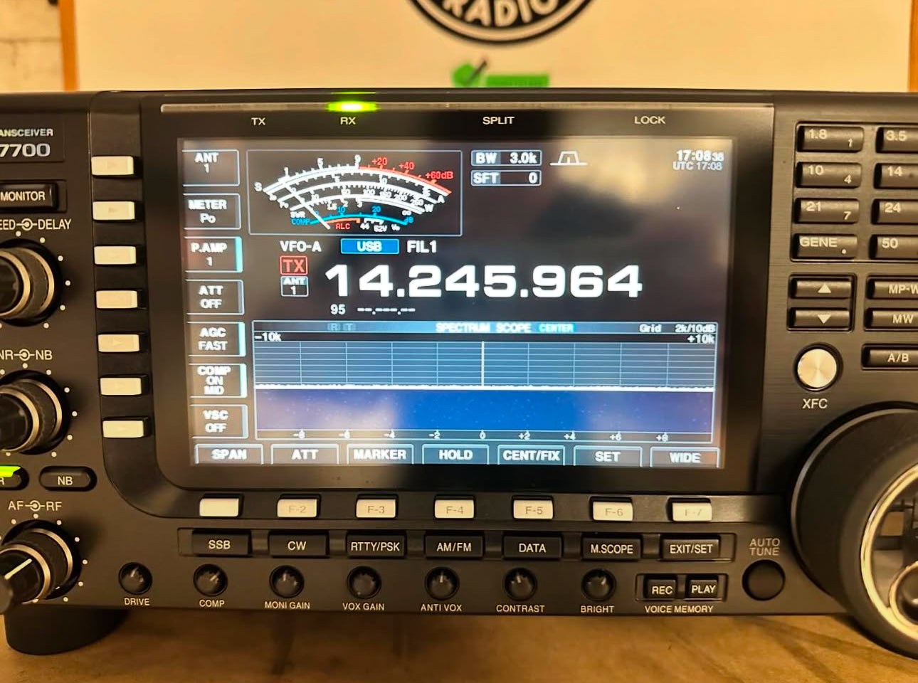 8 icom IC 7700 pari al nuovo