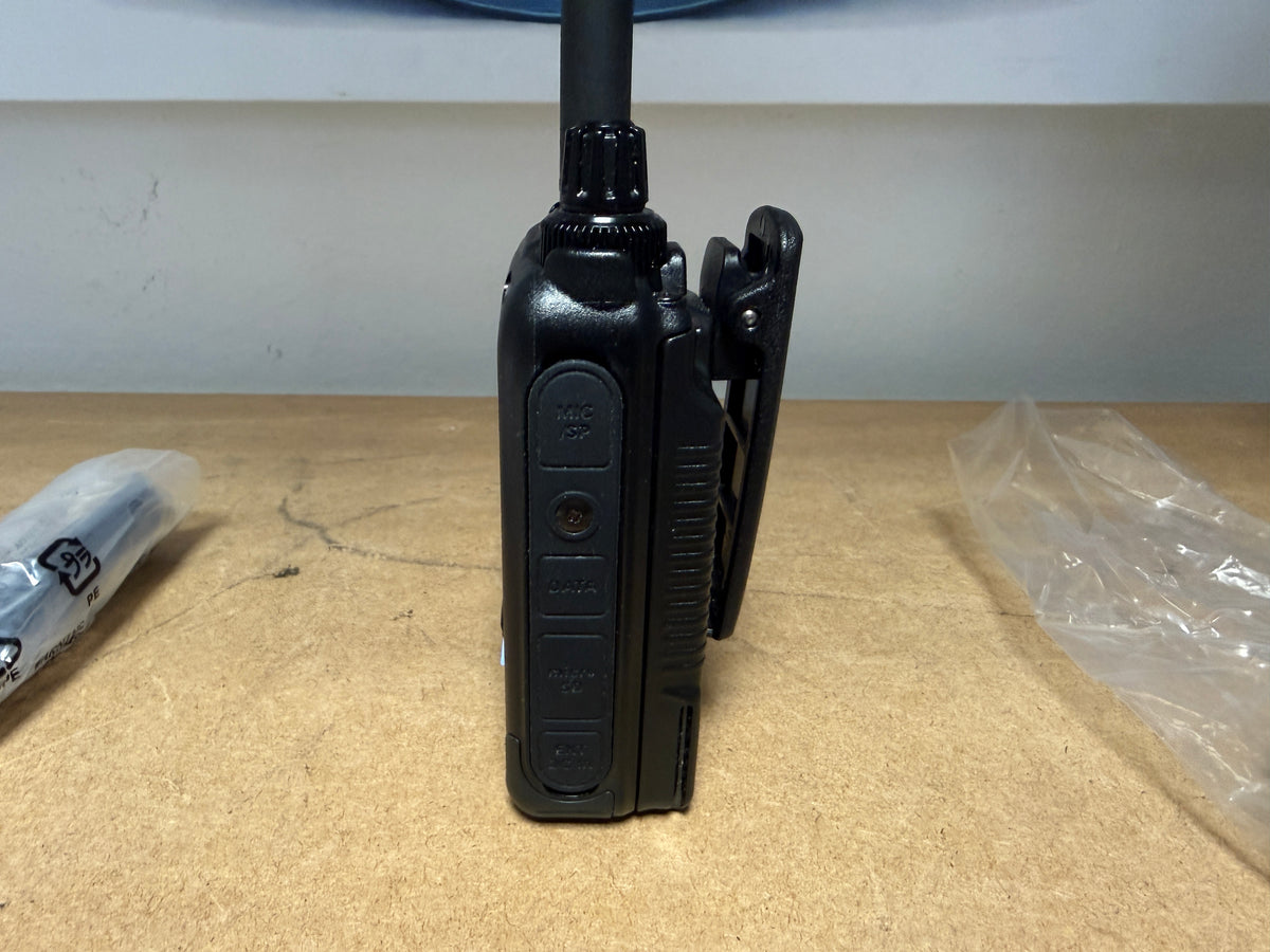 Yaesu FT 5 d pari al nuovo 09/2026 full set Garanzia Ufficiale