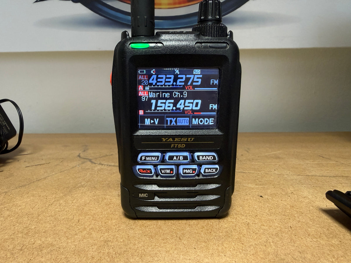 Yaesu FT 5d + FBA39 pari al nuovo full set Garanzia 12 Mesi