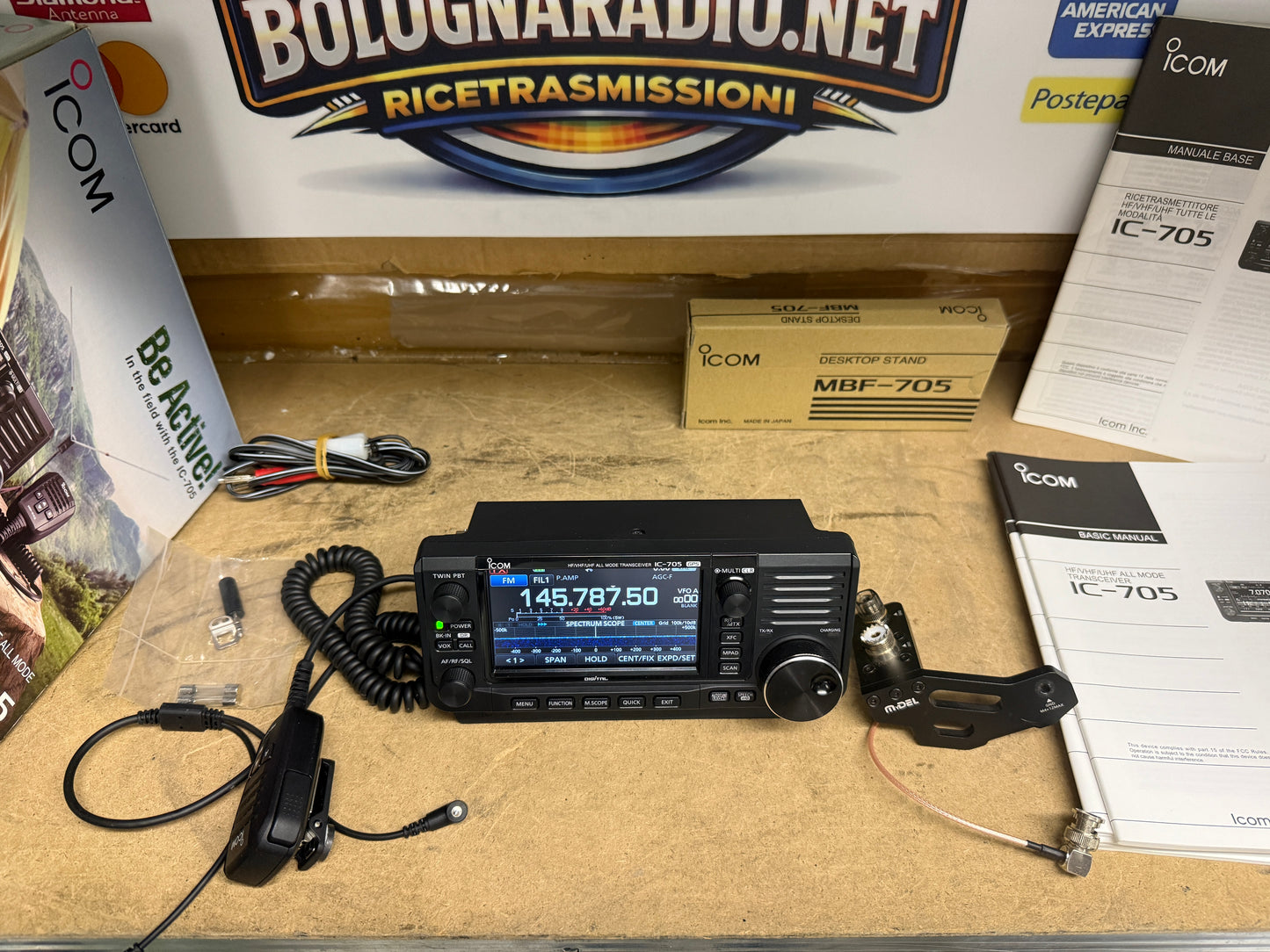 A-1 Icom ic 705 + MBF 705 +  Garanzia 12 mesi pari al nuovo full set