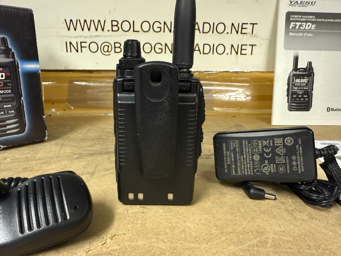 Yaesu FT 3 D Full Set + mike MH 34