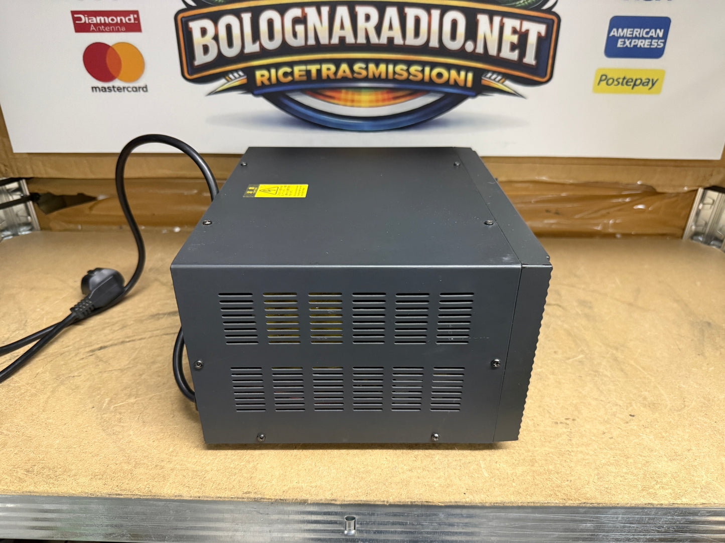 DIAMOND GSV-3000 ALIMENTATORE LINEARE 30 Amp pari al nuovo