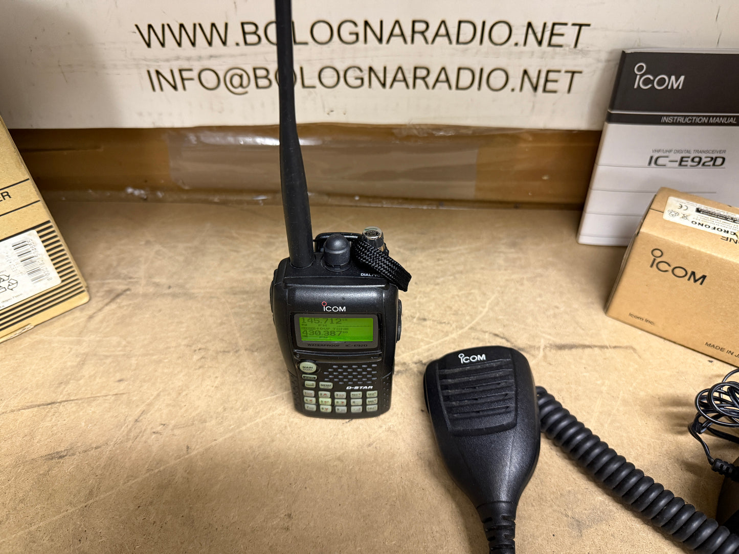 Icom IC-E92D + mike HM-174 perfetto garanzia 12 Mesi