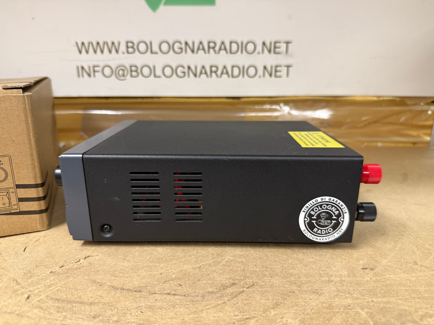 PROXEL 832NFAR ALIMENTATORE SWITCHING DIGITALE 32Amp.
