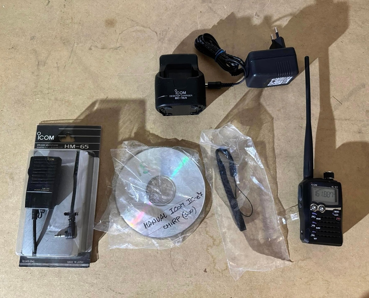 Icom IC-E7 + mike HM65 + BC164