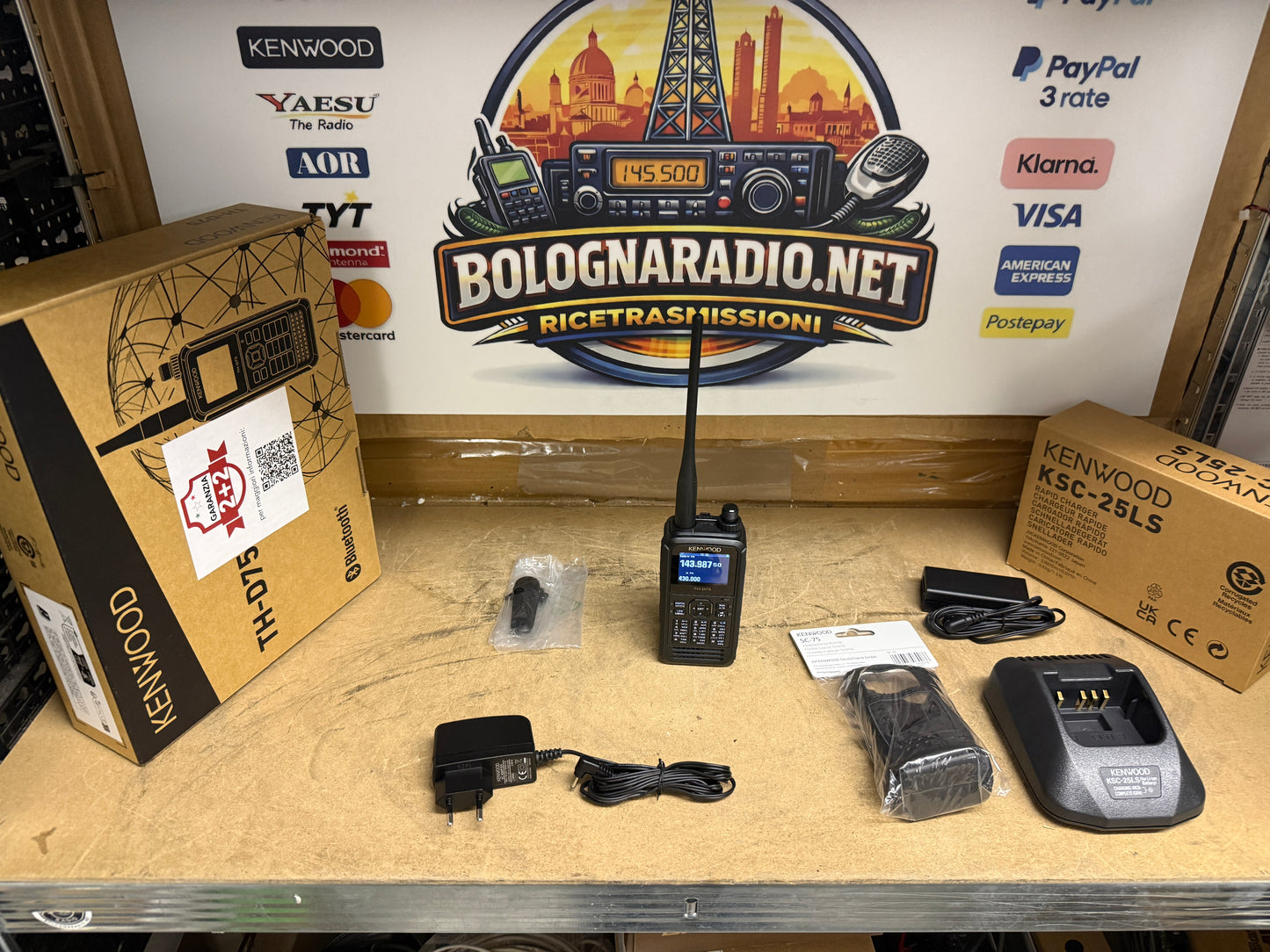 Kenwood TH-D 75 nuovo garanzia ufficiale fino al 07-2030 + accessori