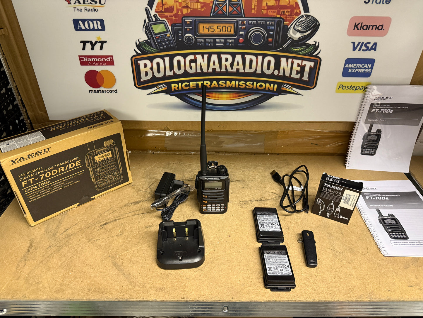 YAESU FT-70DE + 2 batterie + mike SSM 57A
