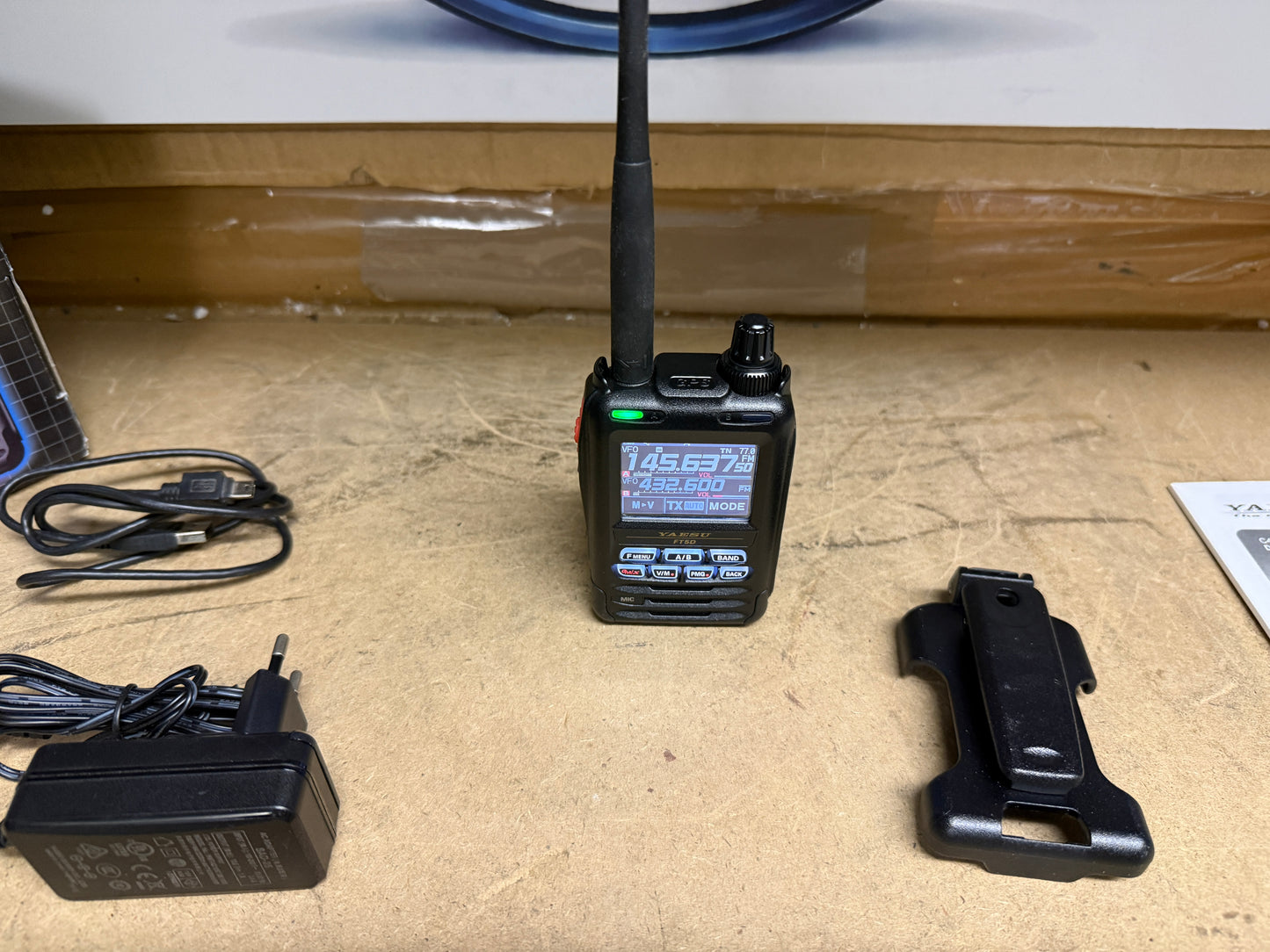 Yaesu FT 5 d pari al nuovo full set Garanzia 12 Mesi