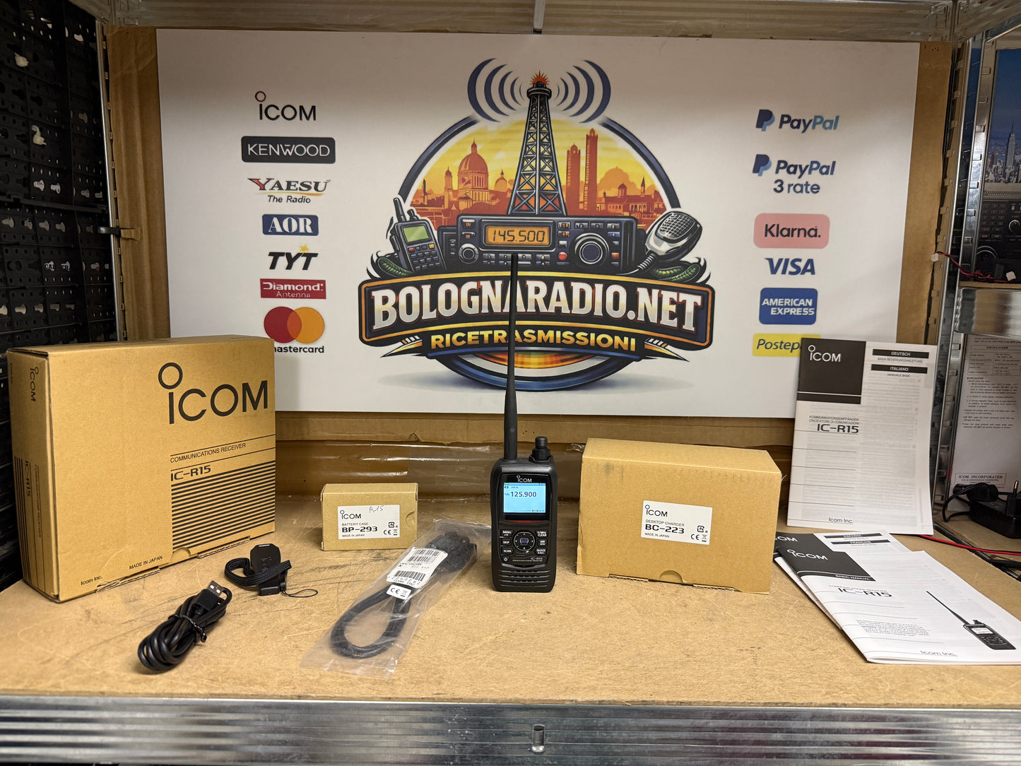 Icom ic r15 + bc223 + bp293 + opc1529r pari al nuovo full set