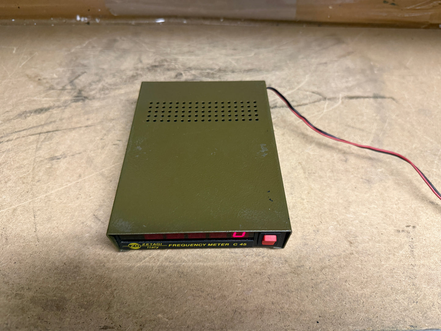 ZETAGI C45 Frequenzimetro a 5 cifre per rtx