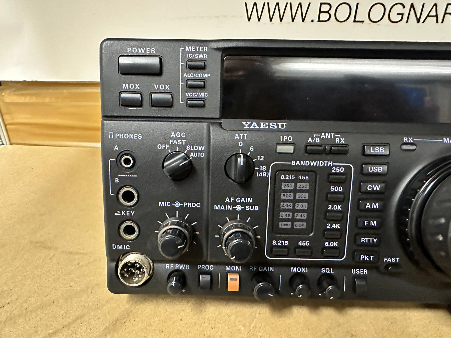 Yaesu FT 1000 frontale completo