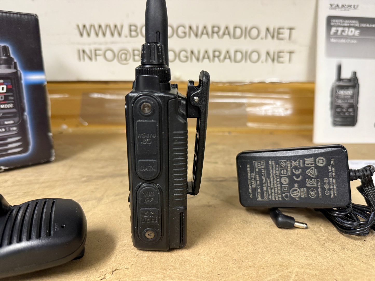 Yaesu FT 3 D Full Set + mike MH 34