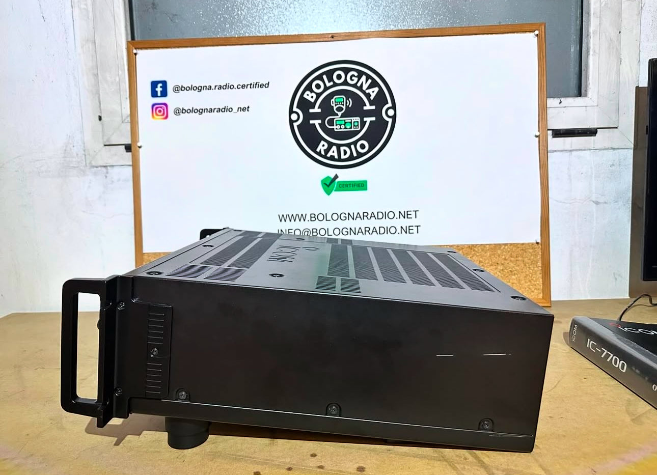 8 icom IC 7700 pari al nuovo