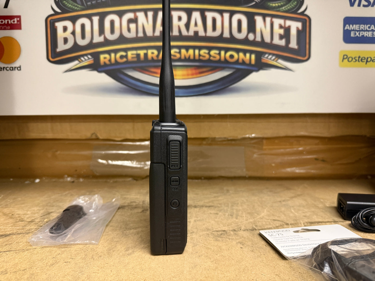 Kenwood TH-D 75 nuovo garanzia ufficiale fino al 07-2030 + accessori