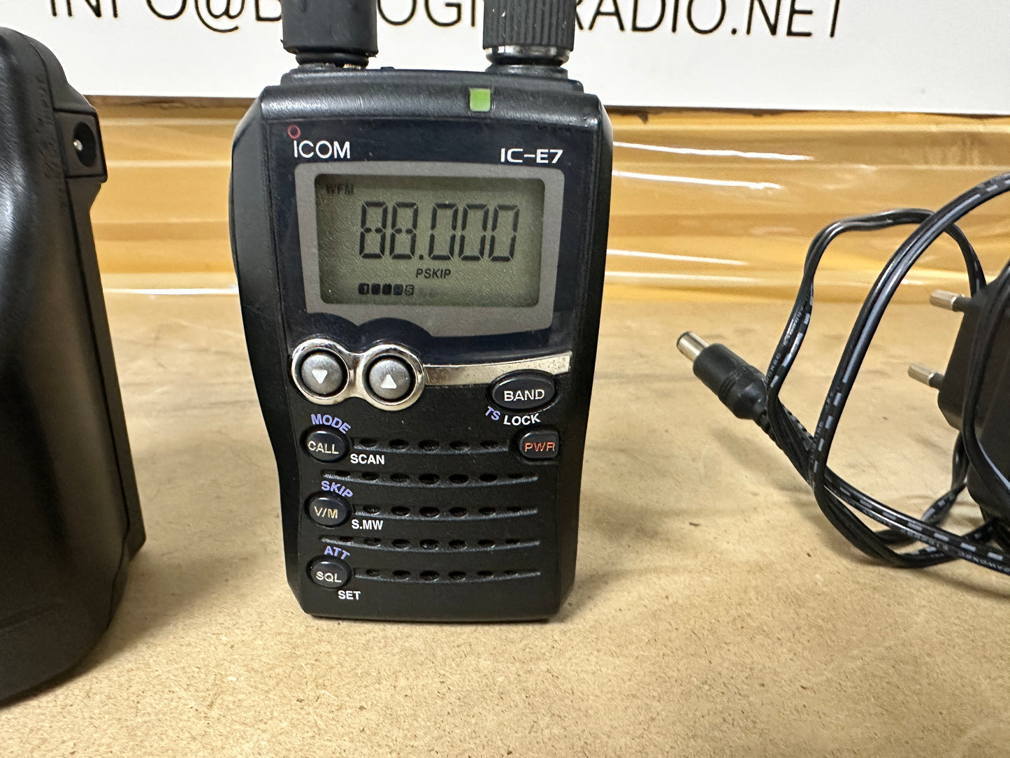 Icom IC-E7 + BC164