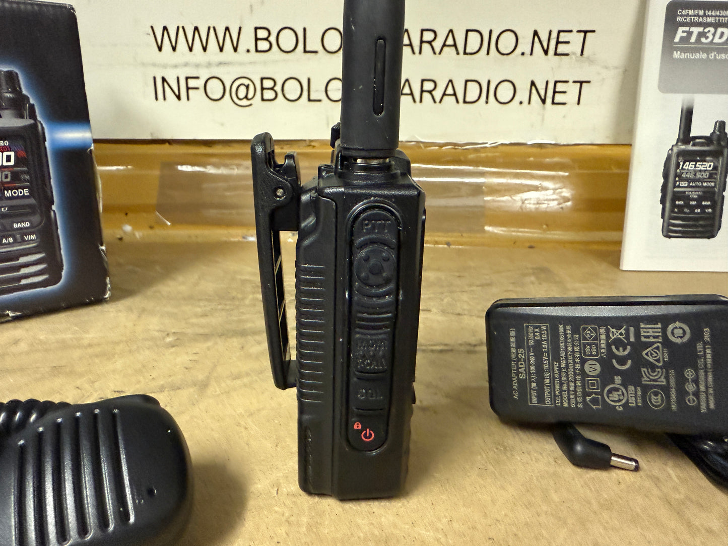 Yaesu FT 3 D Full Set + mike MH 34